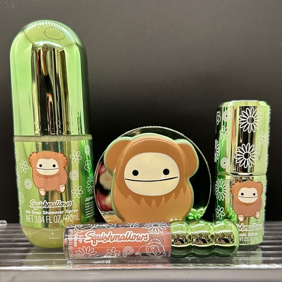 Squishmallows Other - Squishmallows Shimmer Mist, Blush Stick, Eyeshadow and Lip Gloss Set.